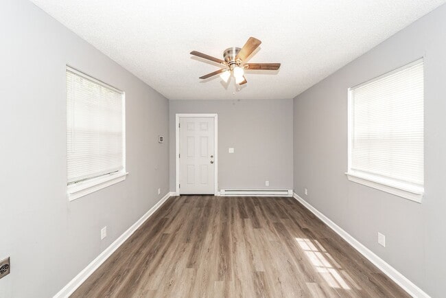 Building Photo - 3 Bedroom, 1 Bathroom Home in Dorchester Terrace - North Charleston