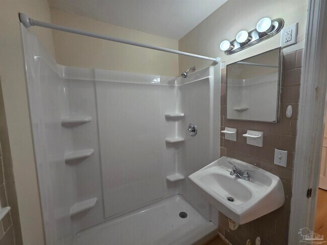 Building Photo - 35 Kennington Dr