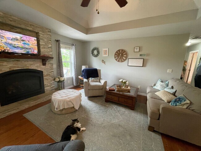 Building Photo - PRE-LEASING - Fully Furnished 6mo Short Term Rental in Ozark