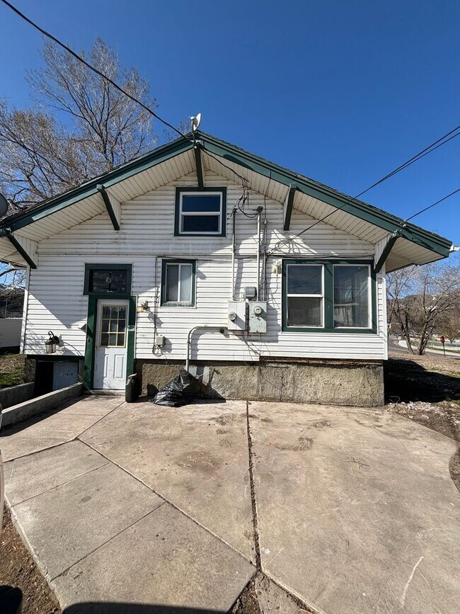 Primary Photo - 1246 N Grant A &amp; B