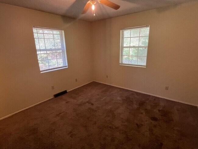 Building Photo - 505 E Fir St