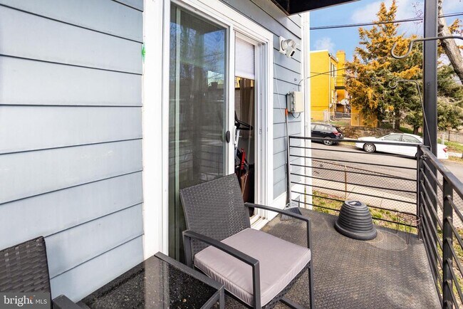 Building Photo - 1659 Holbrook St NE