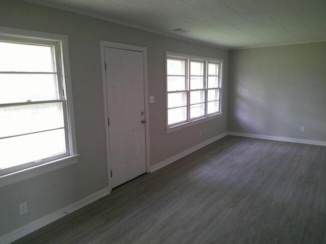 Building Photo - 408 Lumpkin Ave