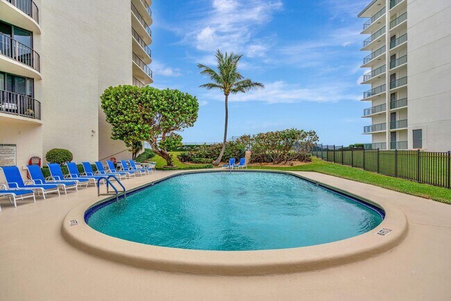 Building Photo - 5420 N Ocean Dr