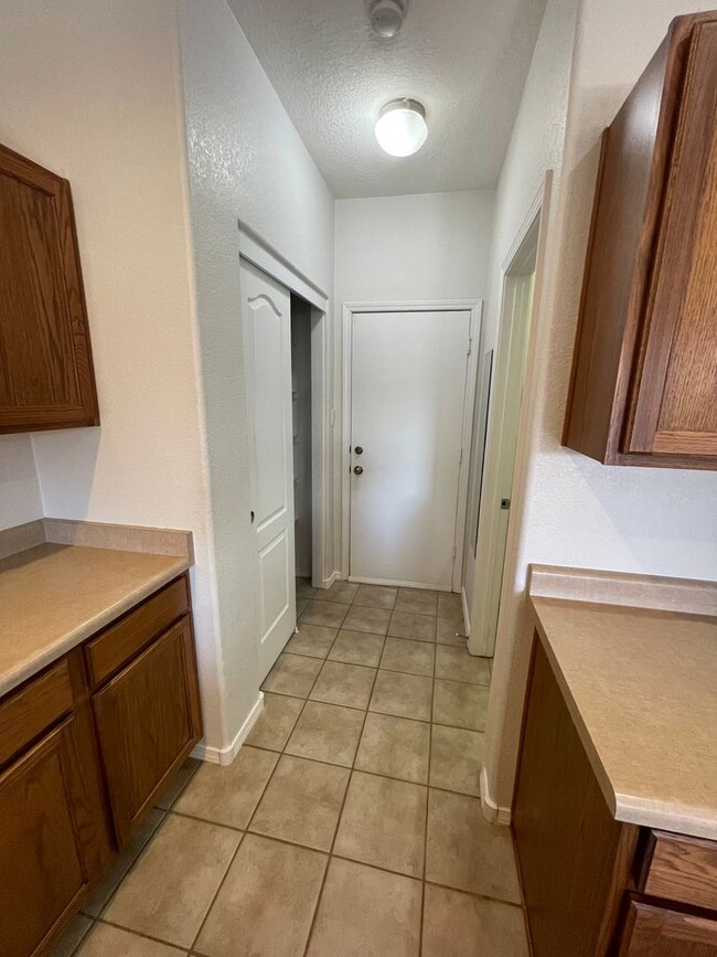 Building Photo - 2 bed 2.5 bath townhome located in a Gated...