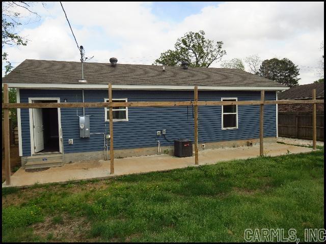 Building Photo - 306 Barnes St