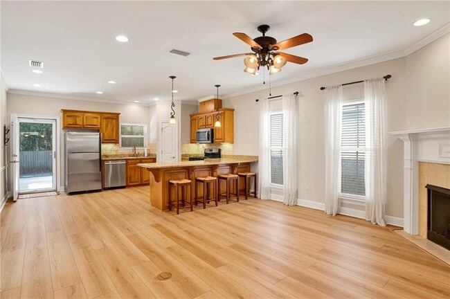 Building Photo - 6035 Magnolia Pl E