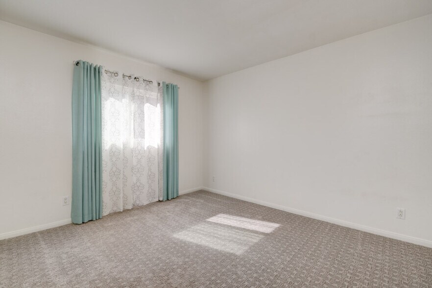 Building Photo - 526 Calle Montecito