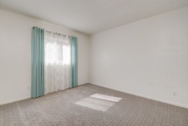 Building Photo - 526 Calle Montecito