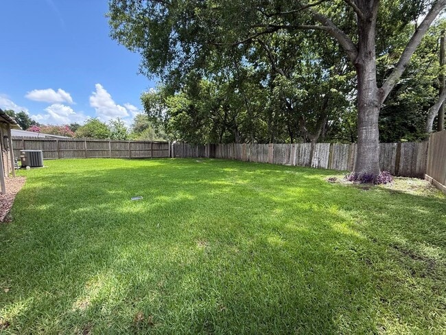 Building Photo - 646 Fair Oak Dr
