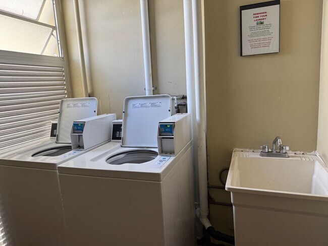 Building Photo - Newly Renovated 2 Bedrooms, 2 Full Baths with Parking at Century West