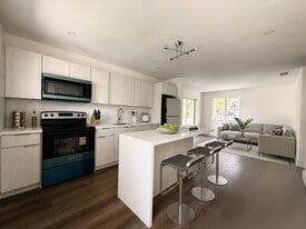 Building Photo - 1910 SW 17th Ave