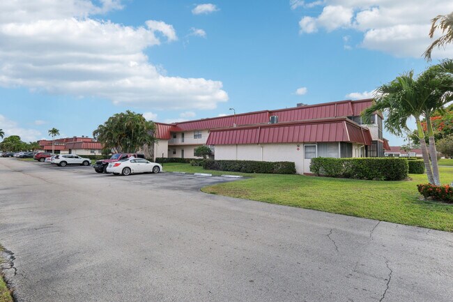 Building Photo - 12012 Greenway Cir S