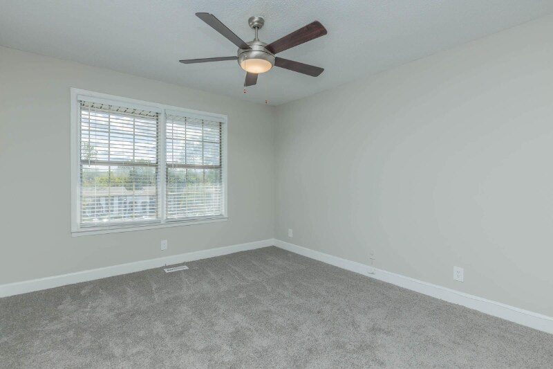 Building Photo - 3896 Riverside Dr