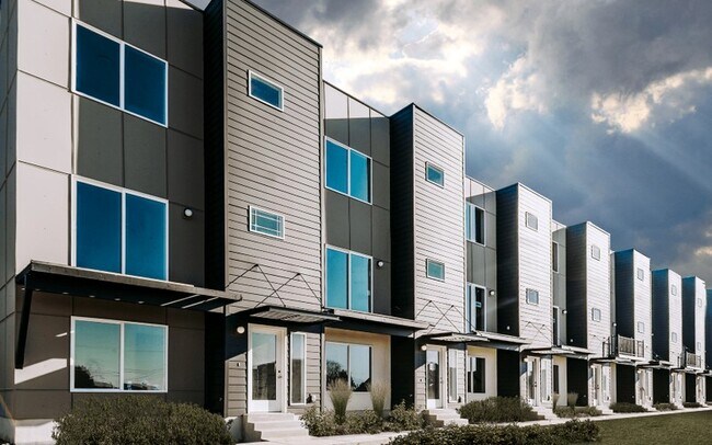 Building Photo - 3371 S Orchard Dr