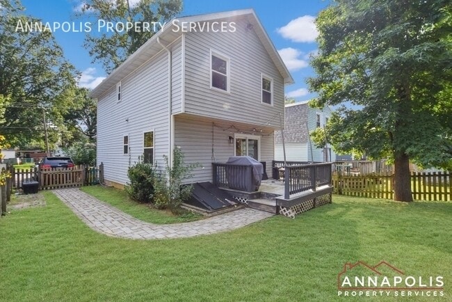 Building Photo - 114 Oakwood Rd