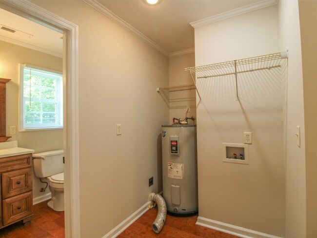Building Photo - Convenient 2 bed 1 bath home in Athens City located near Athens State University and downtown Ath...