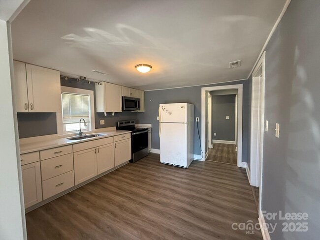 Building Photo - 3216 Boyd St