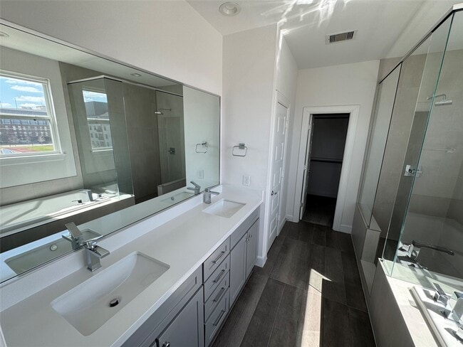 Building Photo - 304 Jensen Dr