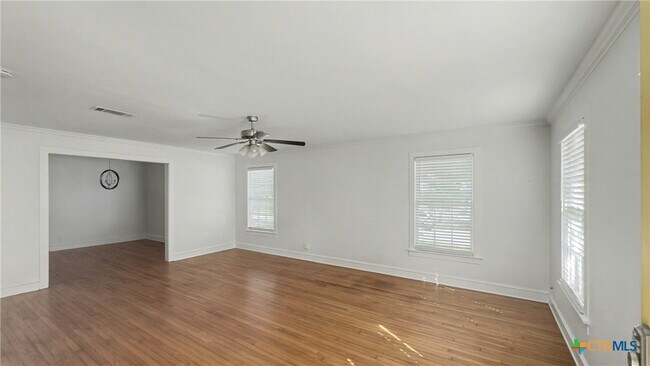 Building Photo - 820 N 5th St