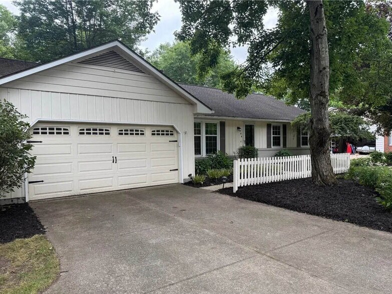 Primary Photo - 244 Atterbury Blvd