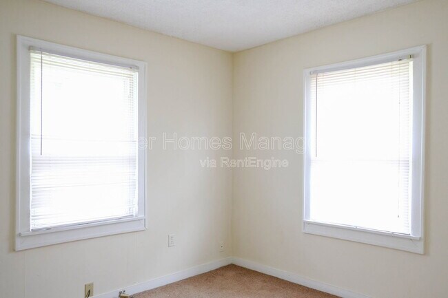 Building Photo - 4245 College - 4247