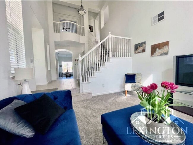 Building Photo - Stunning, 5BD/3BA Home, in West Sacramento with a Pool and BBQ!