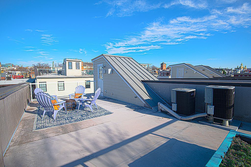 Building Photo - 2016 Fleet St