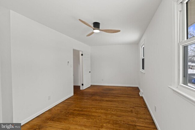 Building Photo - 395 Montgomery Dr