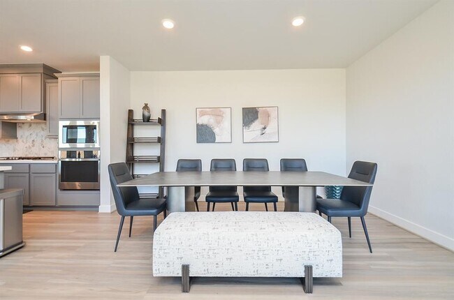 Building Photo - 9522 Rialto Creek Dr