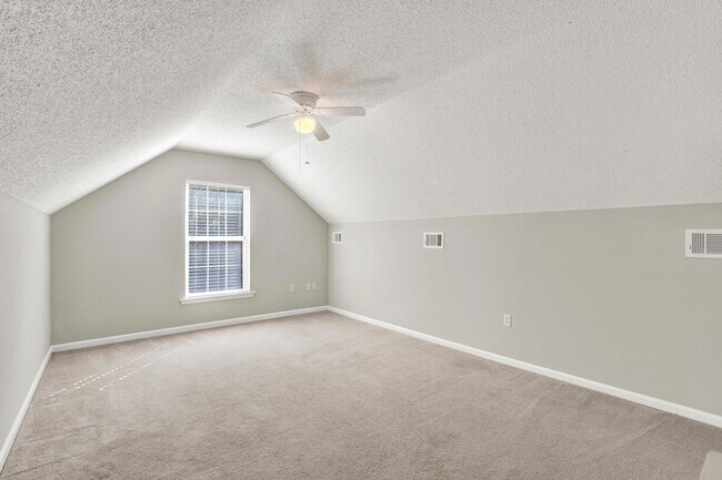 Building Photo - Available NOW