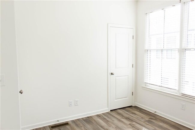 Building Photo - 728 Perch Pl