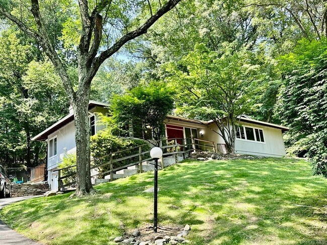 Building Photo - 13 Tamarack Ln