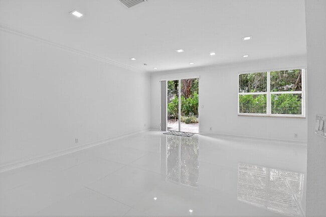 Building Photo - 16081 Poppy Seed Cir