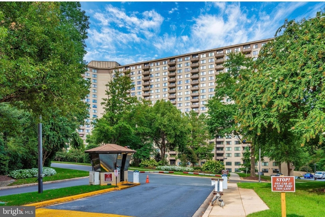 Building Photo - 5225 Pooks Hill Rd