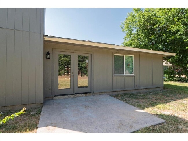 Building Photo - 606 Elderberry Cove