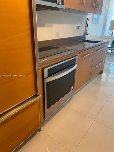 Building Photo - 475 Brickell Ave