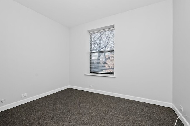 Building Photo - One Bedroom Unit in South Shore - Move In Fee Special