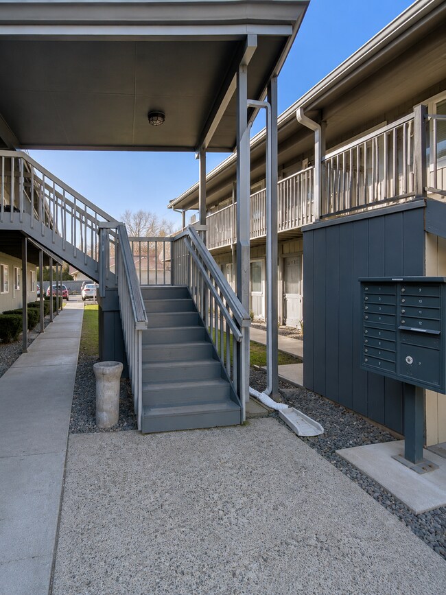 Building Photo - 201B Valleyview Ave