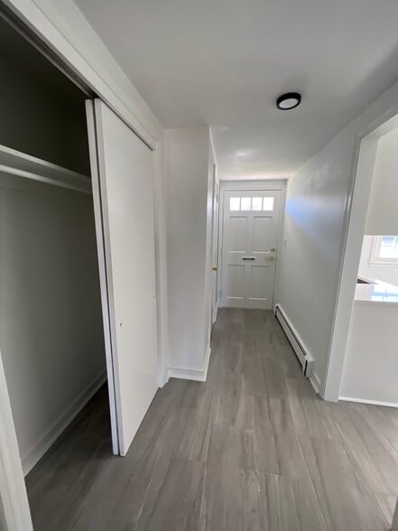 Building Photo - 42 Pond St