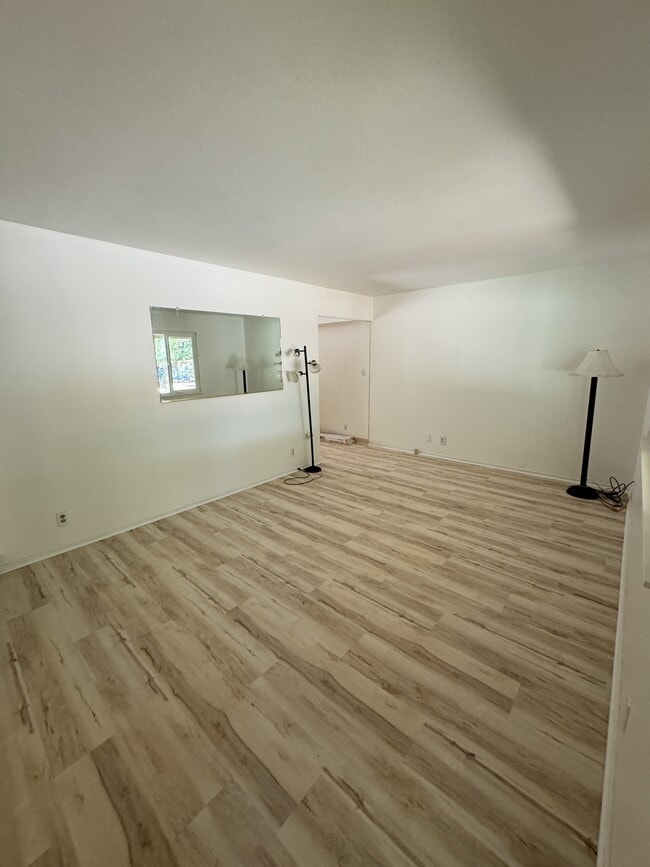 Building Photo - 2708 Armstrong Ave