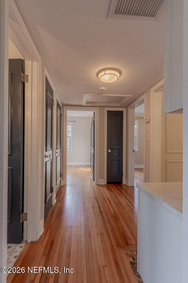 Building Photo - 1375 Menna St
