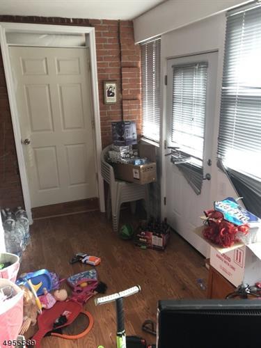 Building Photo - 48 Hobart Pl