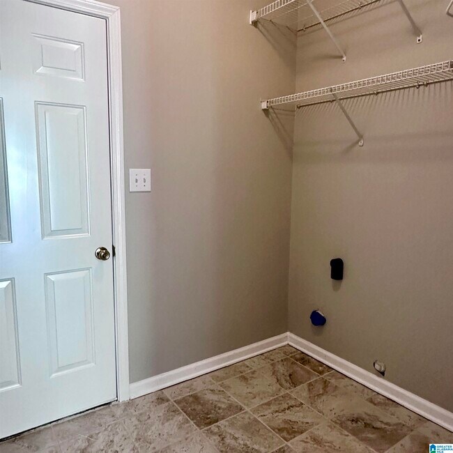 Building Photo - 821 Savannah Ln