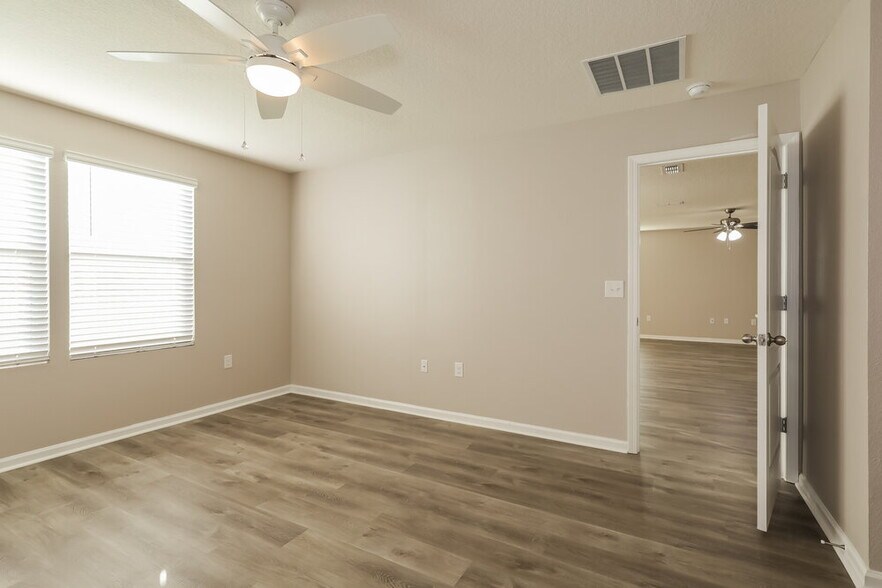 Building Photo - 3528 Martin Lakes Dr