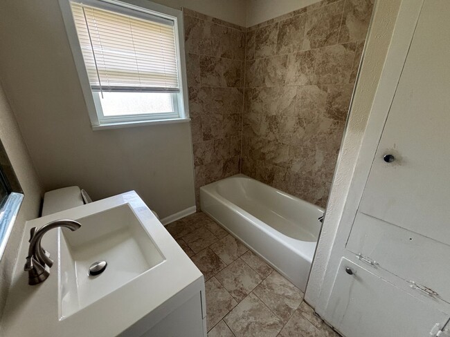 Building Photo - GREAT STARTER HOME IN SOUTH BOSSIER NEAR BABF