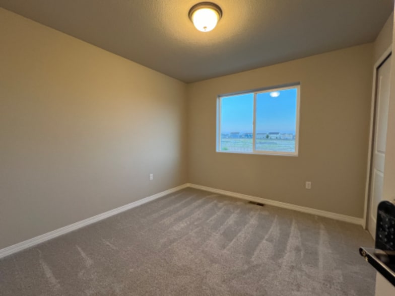 Primary Photo - 5235 Aeroglide Lp