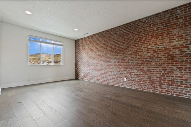 Building Photo - 3785 E Parkcenter Blvd