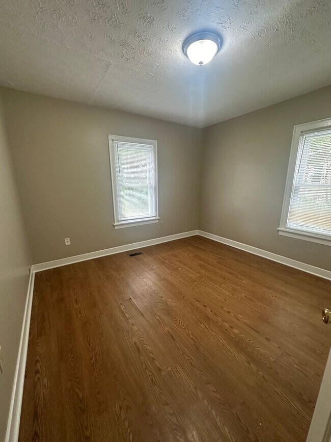 Building Photo - 649 Golfview Dr