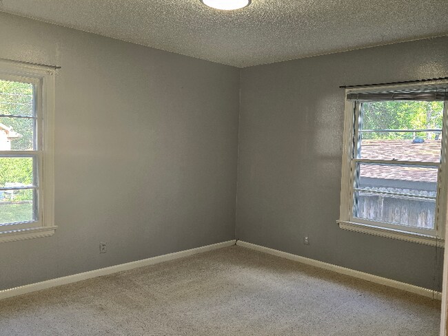 Building Photo - 2615 Silver Blvd